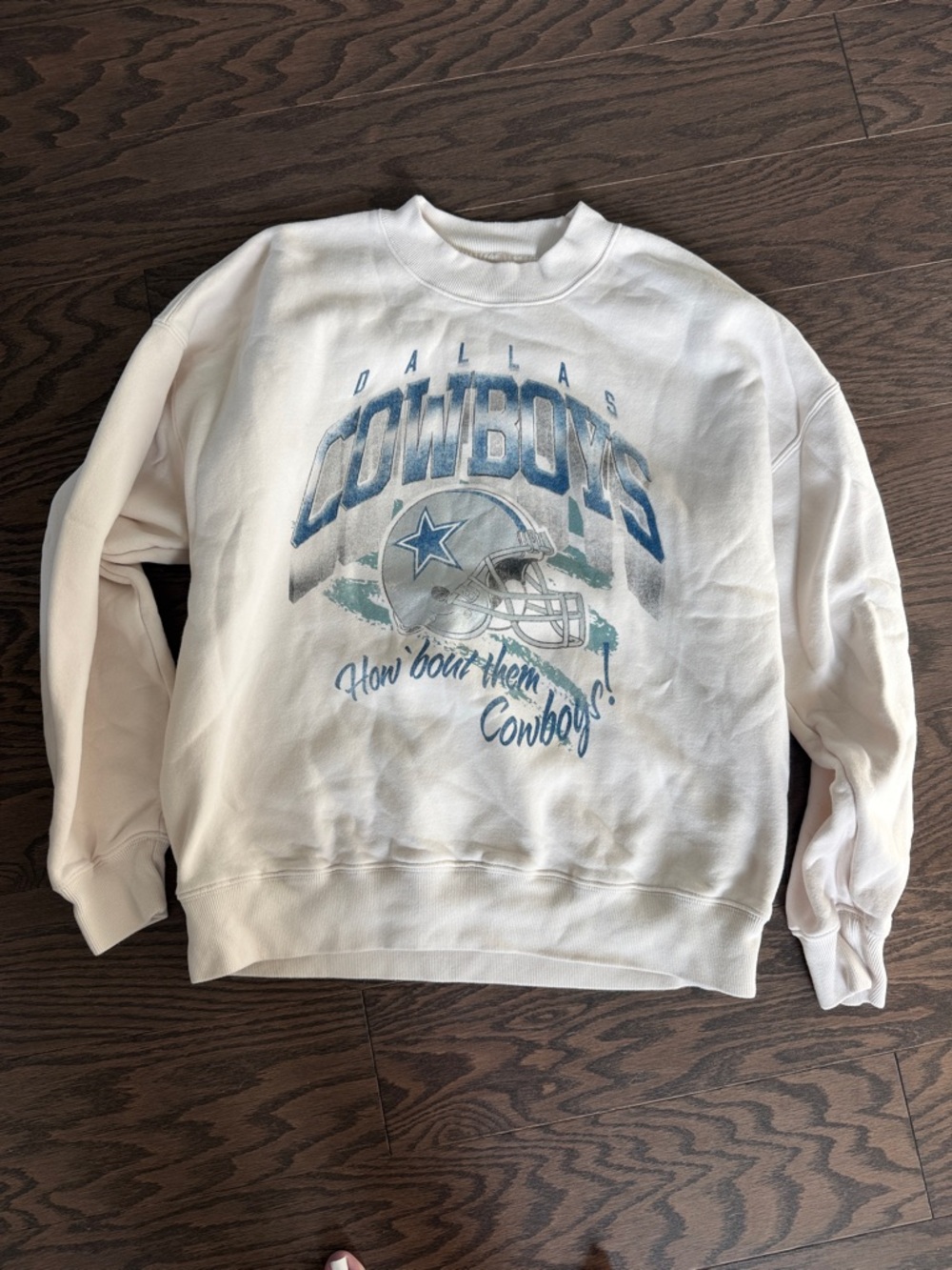 Abercrombie & Fitch Cream Dallas Cowboys Graphic Crewneck